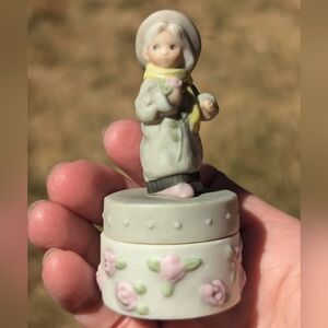 Enesco Pretty As A Picture "A Red Rose Is For Love" Trinket Box. #376620, 1998.